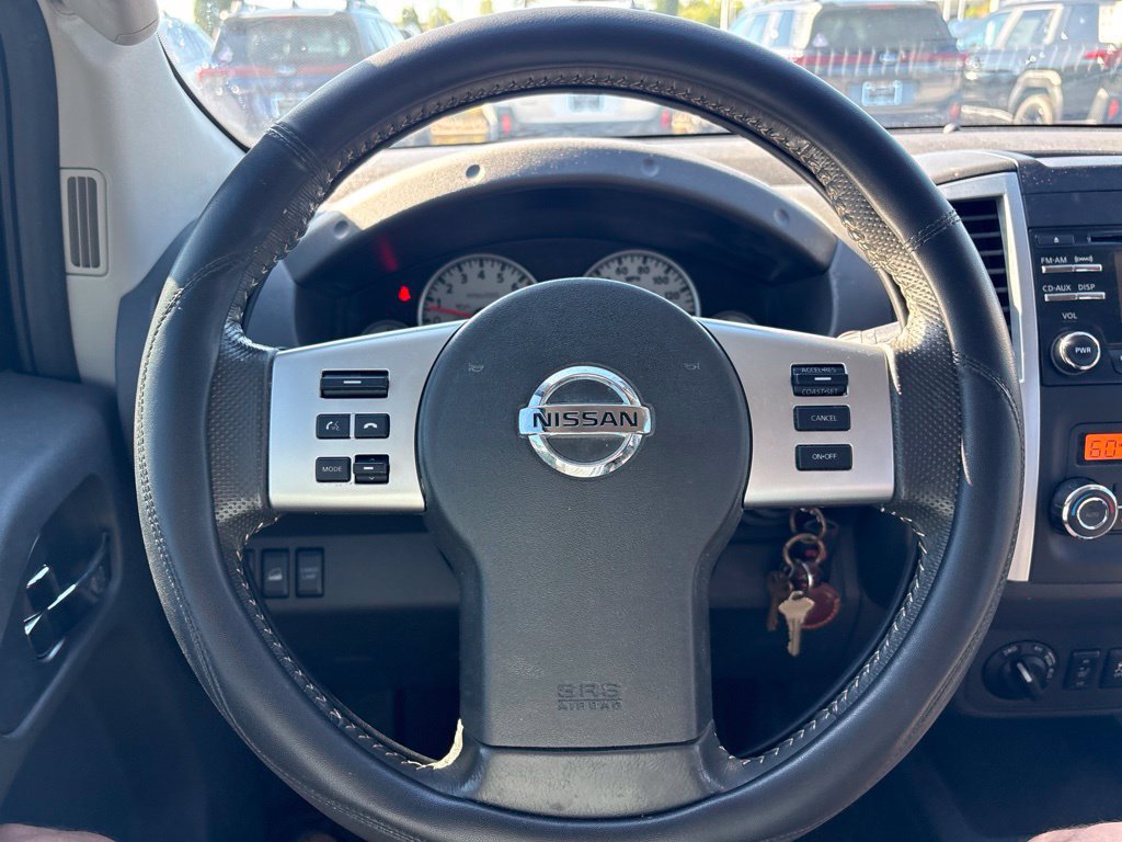 Used 2014 Nissan Frontier PRO-4X AWD/4WD image 2