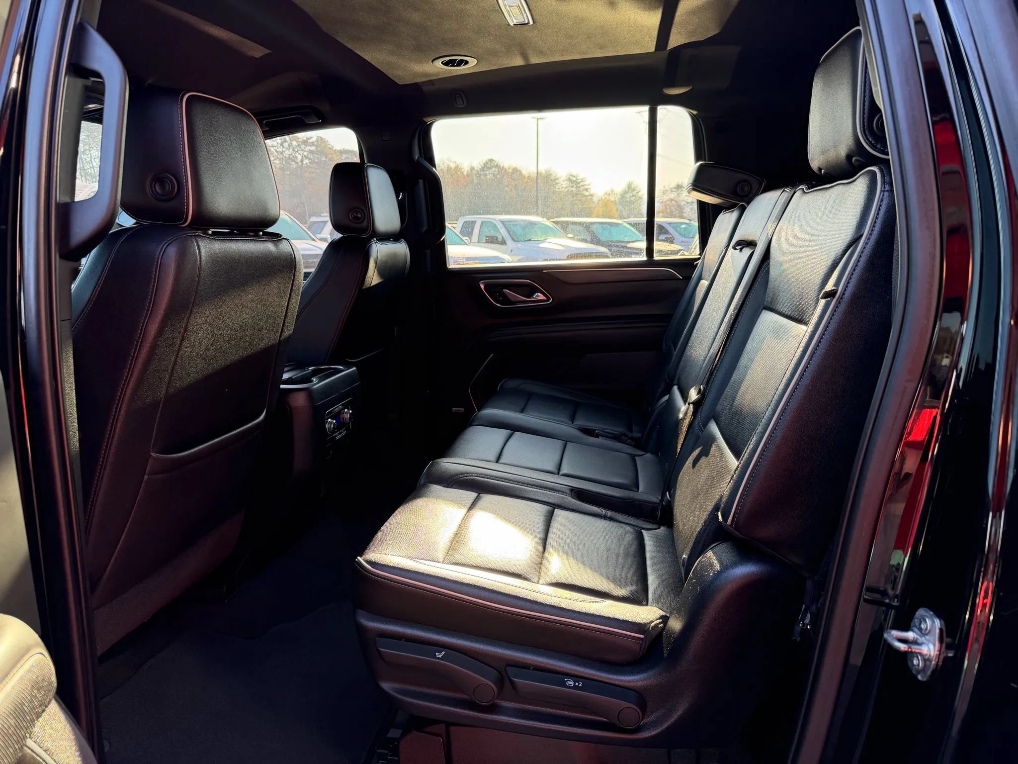 Used 2021 GMC Yukon XL SLT AWD/4WD image 14