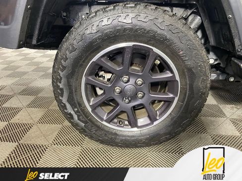 Used 2022 Jeep Gladiator Overland w/ Popular Equipment Package AWD/4WD image 24