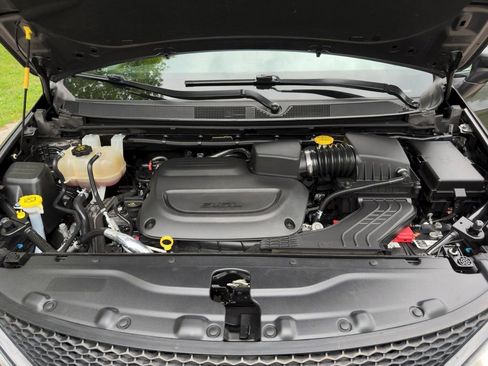 Used 2020 Chrysler Pacifica Touring w/ S Appearance Package FWD image 38