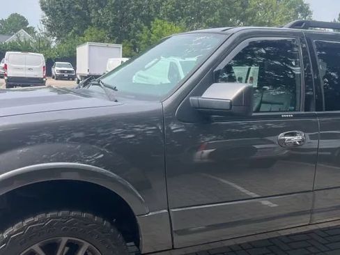 Used 2017 Ford Expedition Limited w/ Equipment Group 301A AWD/4WD image 2