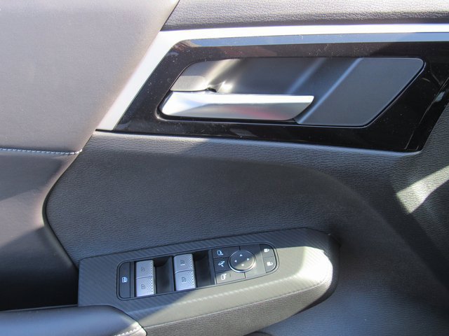 Used 2025 Mitsubishi Outlander SE FWD image 12