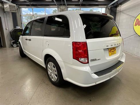 Used 2019 Dodge Grand Caravan SE w/ UConnect Hands-Free Group image 3