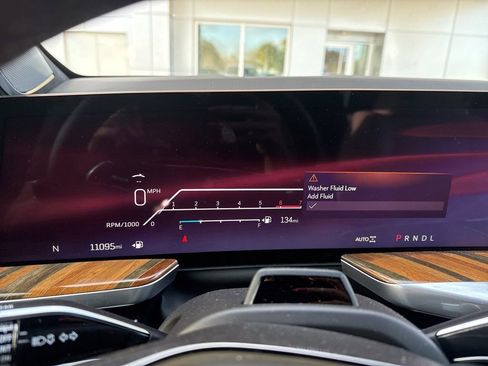 Used 2025 Cadillac Escalade ESV Sport Platinum image 3