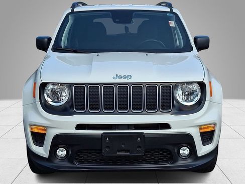 Used 2023 Jeep Renegade Latitude w/ Premium Group AWD/4WD image 3