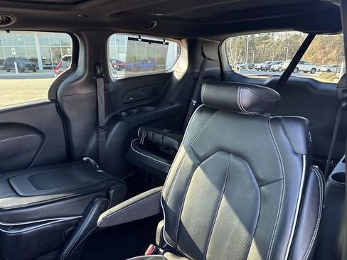 Used 2023 Chrysler Pacifica Limited w/ S Appearance Package AWD/4WD image 25