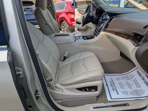 Used 2016 Cadillac Escalade ESV Luxury image 52