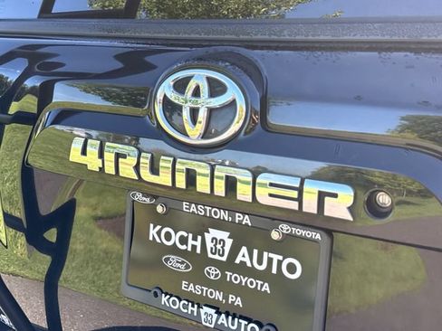 Used 2019 Toyota 4Runner SR5 AWD/4WD image 17