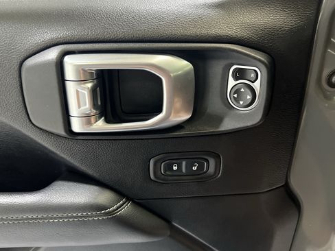 Used 2019 Jeep Wrangler Unlimited Sahara AWD/4WD image 24