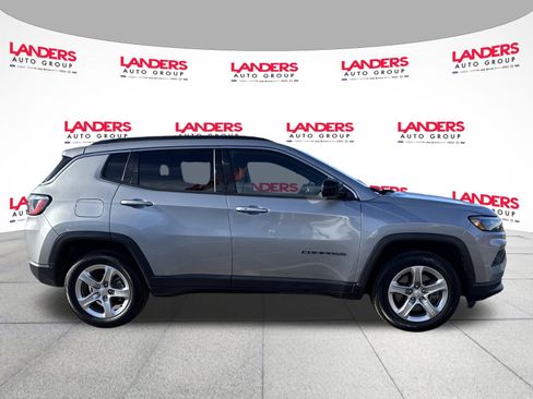 Used 2024 Jeep Compass Latitude image 2