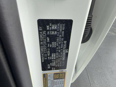 Used 2025 Kia Soul LX w/ LX Technology Package FWD image 31