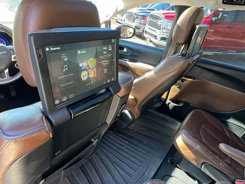 Used 2017 Chrysler Pacifica Limited w/ UConnect Theater Package image 26