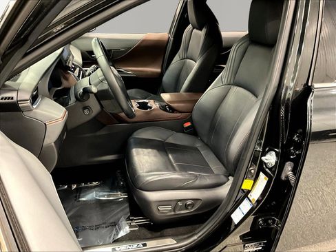 Used 2021 Toyota Venza XLE w/ Softex Package AWD/4WD image 21