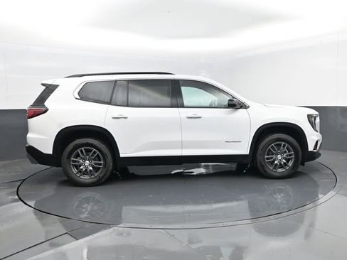 Used 2025 GMC Acadia Elevation image 4