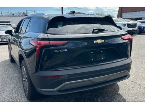 Used 2024 Chevrolet Blazer EV LT image 4