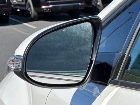 Used 2019 Toyota C-HR LE image 49