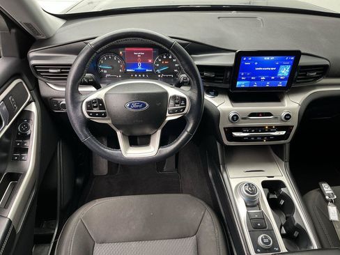 Used 2022 Ford Explorer XLT AWD/4WD image 13