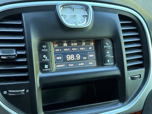 Used 2012 Chrysler 300 RWD image 18