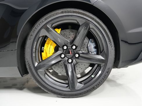 Used 2025 Chevrolet Corvette Z06 w/ Z07 Performance Package RWD image 11