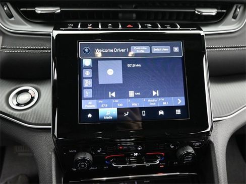 New 2025 Jeep Grand Cherokee Altitude image 26