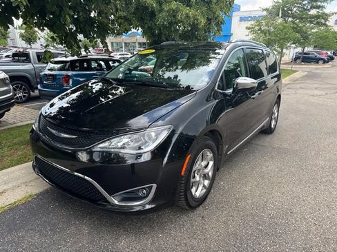 Used 2019 Chrysler Pacifica Limited FWD image 8