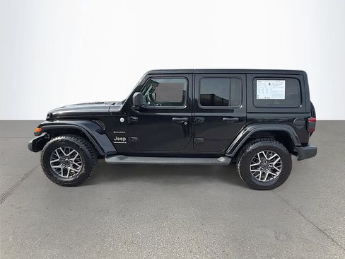 Used 2024 Jeep Wrangler Sahara image 8