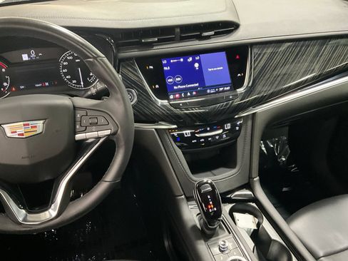 Used 2024 Cadillac XT6 Premium Luxury AWD/4WD image 8