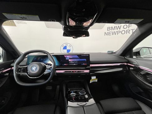 Used 2025 BMW i5 xDrive40 w/ Premium Package image 9