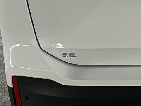 New 2025 Volkswagen Tiguan SE image 36