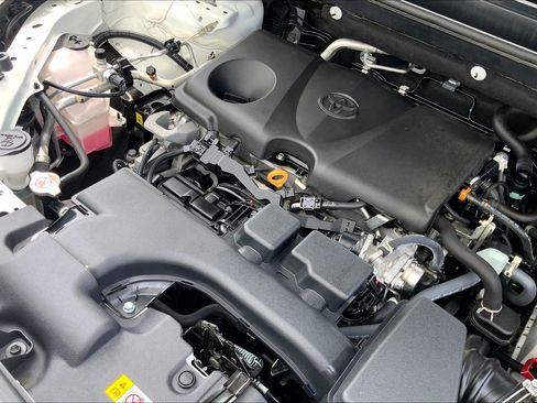 Used 2024 Toyota RAV4 XLE AWD/4WD image 35