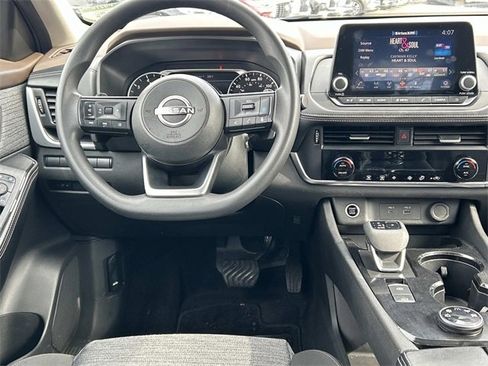 Used 2023 Nissan Rogue SV image 23