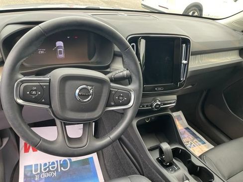 Used 2025 Volvo XC40 B5 Core w/ Protection Package Premier AWD/4WD image 12
