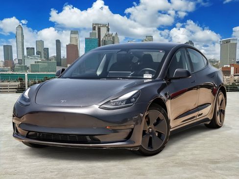 Used 2023 Tesla Model 3 Standard Range RWD image 1