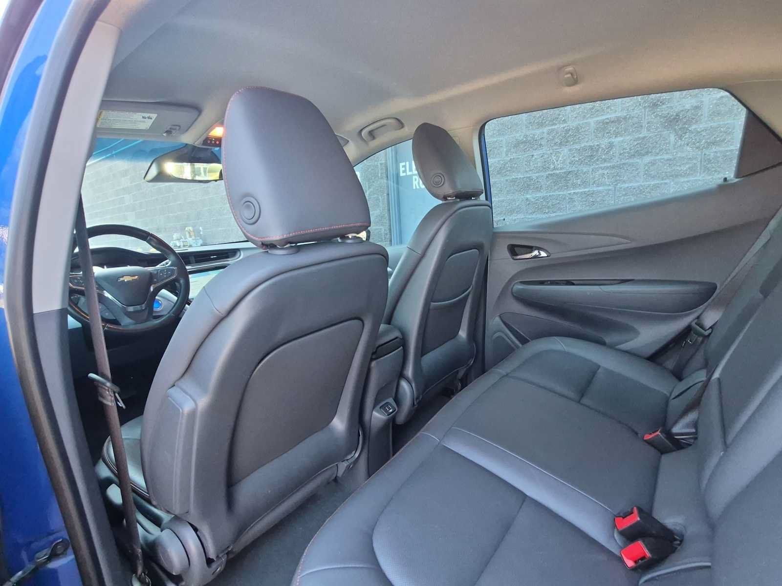 Used 2020 Chevrolet Bolt Premier w/ Infotainment Package FWD image 17