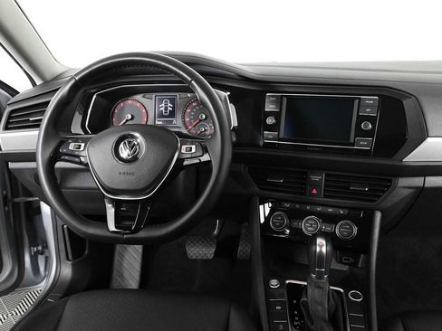 Used 2019 Volkswagen Jetta SE FWD image 3