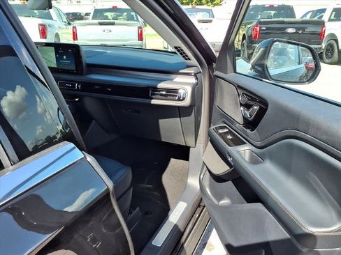 New 2025 Lincoln Aviator AWD image 23