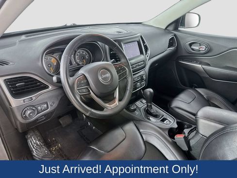 Used 2019 Jeep Cherokee Latitude Plus w/ Comfort/Convenience Group AWD/4WD image 10