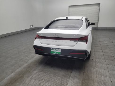 Used 2025 Hyundai Elantra SE FWD image 7