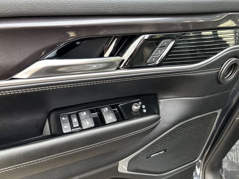 Used 2024 Jeep Wagoneer L 4WD w/ Premium Group I image 16