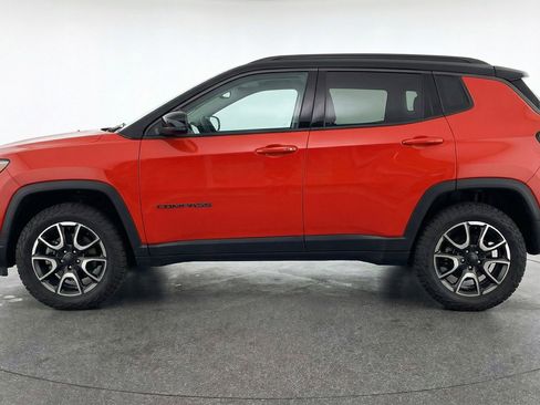Used 2025 Jeep Compass Trailhawk AWD/4WD image 5