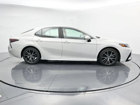Used 2023 Toyota Camry SE FWD image 9