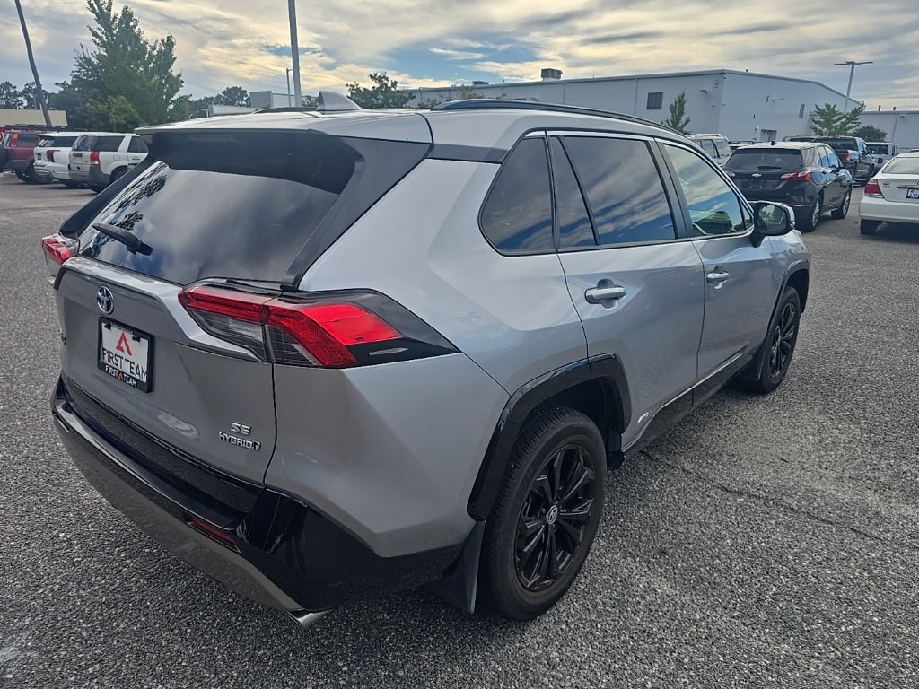 Used 2022 Toyota RAV4 SE w/ SE Grade Weather Package AWD/4WD image 5