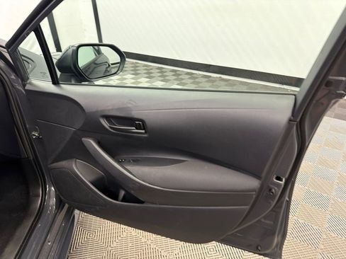 Used 2025 Toyota Corolla LE FWD image 15