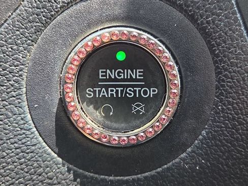 Used 2019 Ford Explorer XLT w/ Equipment Group 202A FWD image 18