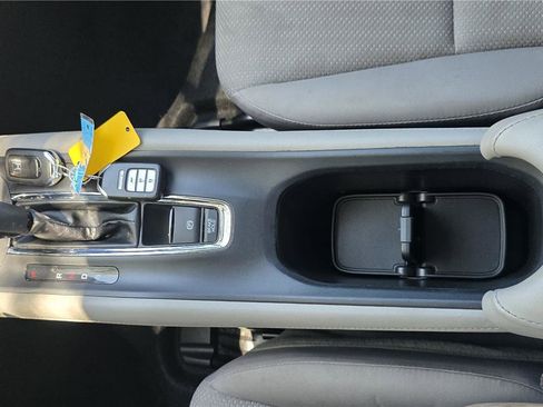 Used 2017 Honda HR-V EX image 19