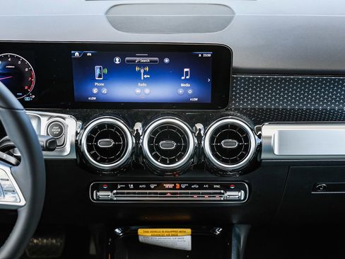 New 2026 Mercedes-Benz GLB 250 image 11