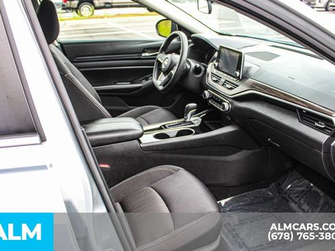 Used 2024 Nissan Altima 2.5 SV FWD image 15