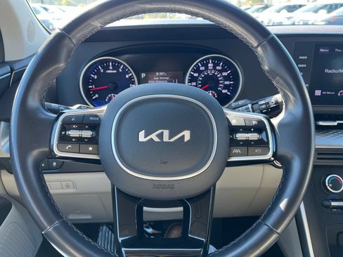 Used 2023 Kia Carnival LX FWD image 24