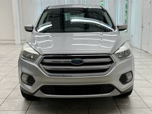 Used 2017 Ford Escape SE FWD image 2