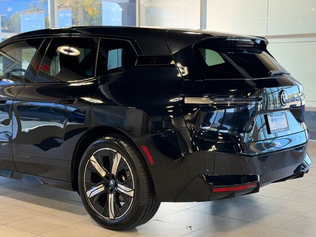 Used 2024 BMW iX xDrive50 w/ Premium Package AWD/4WD image 17